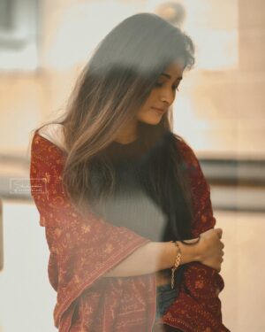Aarohi Narayan Instagram - 🍂🌸🍂🌸🍂
.
.
.
.
.
.
.
.
.
.
.
.
.
.
MuA: @makeupstoriesbysumachikkegowda 
Click: @shivumanmith @cgpxl_