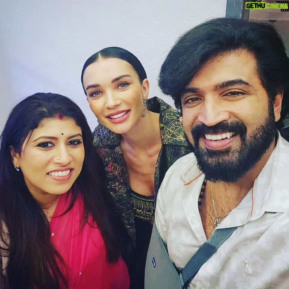Aarthi Mohan - 4.2K Likes - A mighty big round of applause to this wonderful team of #missionchapter1 who brilliantly pulled off an excellent emotional and action-packed entertainer this festive season!
So proud to see them reap the benefits of their hard work and how!
Congratulations to the entire cast and crew of #MissionChapter1 š¤©š„³š„
You guys proved that content is king and hard work never fails ššāØļø
Director Vijay, you proved yet againšš»š„
.
.
.
#MissionChapter1 #missionrunningsuccessfully #proudwife #actionblockbuster #pongal2024