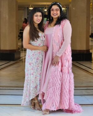 Aarthi Mohan Instagram - The Queen turns Golden ✨️🧿

You are a force that takes everyone under your wings and flies high akka!
Your energy, warmth, love and care are unbeatable. 

May you continue to be blessed in abundance by the Almighty and live a long life filled with great health, undeniable wealth, and growing peace and prosperity.

Happy Birthday akka and thank you for making me a part of your fantastic trip!🤗♥️
.
.
.
#anits50th #girlstrip #milestonecelebration #friendsandfamily #girlsjuswannahavefun #onehelluvatrip #makingmemories #latergramming