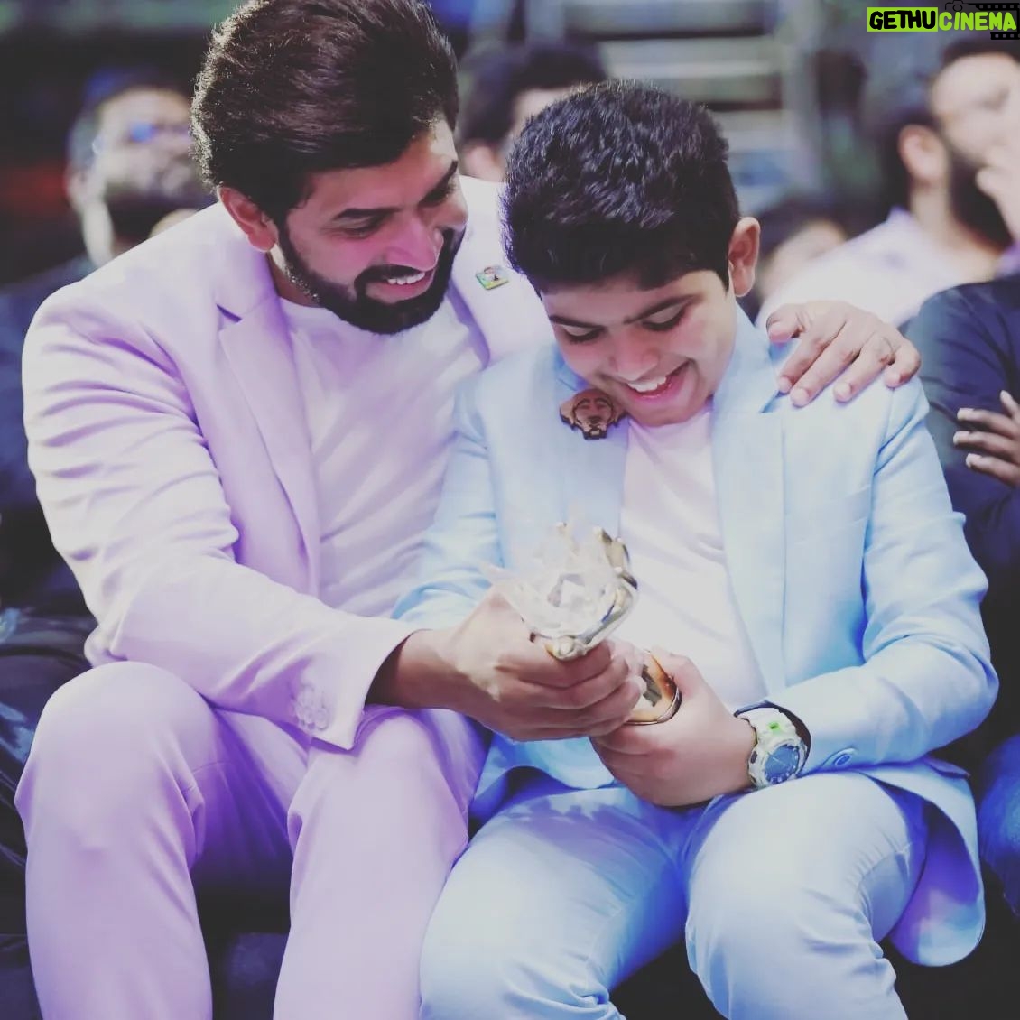 Aarthi Mohan - 6K Likes - Galatta Crown 2022 - Best Child Artist - Arnav Vijay
Our family's absolute moment of pride as we watched Arnav bag his first ever award for his performance as Arjun in #OhMyDog!
The hardwork he put in as a mere 9 year old, the dedication he showed, the consistency he maintained in his practice and the love he had while filming.. me, as his mother, am beyond proud to see him reap the benefits♡
Way to go my li'l star 🌟 shine on, shine bright!
#firstofmany #runsintheblood #likefatherlikeson #3gen #galattacrown2022 #togetherasfamily #celebrationtime