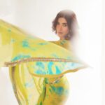 Aastha Sharma Instagram - SHANAYA 💛💛💛 @shanayakapoor02 in This gorgeous tie and dye saree by @akankshagajria 💫 Jewels @sanzanyjewels @dipublicrelations …. Styled by @aasthasharma @reannmoradian @gehnadholakia Assisted by @shatakshipandeyy …. Make up @miimoglam Hair @irshad__hair Images @nupuragarwal__