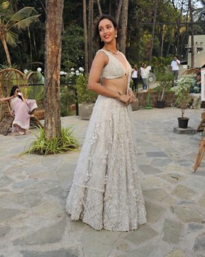 Aastha Sharma Instagram - Vision in white 🤍🤍
@tripti_dimri in
Outfit - @seemagujraldesign
Jewellery - @vasundharajewelry @ishhaara @ascend.rohank 

Styled by @aasthasharma @reannmoradian with @sakshichitalia 
Assisted by @shatakshipandeyy