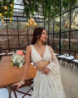 Aastha Sharma Instagram - Vision in white 🤍🤍
@tripti_dimri in
Outfit - @seemagujraldesign
Jewellery - @vasundharajewelry @ishhaara @ascend.rohank 

Styled by @aasthasharma @reannmoradian with @sakshichitalia 
Assisted by @shatakshipandeyy