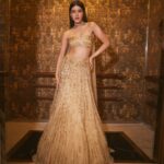 Aastha Sharma Instagram – All that glitter ✨✨✨
@shanayakapoor02 looking ethereal in 
Outfit @gauravguptaofficial
Jewels @diosaparis @amigos.Rizwan
Styled by @aasthasharma @reannmoradian @gehnadholakia 

Make up @shraddha.naik 
Hair @irshad__hair 
Images @nupuragarwal__