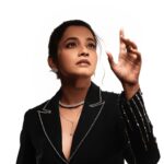 Abarnathi Instagram - S.U.M.M.E.R G.L.O♣️🍷✨ Paparazzi @george_ferna_photography Designer @yamunaanddhruva Stylist @smitha_prakash19 Mua @sharanyas_makeupartistry Jewels @fineshinejewels Retouch @gowsigun_hlb #sundayvibes #winelover #party #weekend #instafashion #abarnathi #sheawards2024 #sheindia #newpost