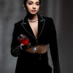Abarnathi Instagram - S.U.M.M.E.R G.L.O♣️🍷✨ Paparazzi @george_ferna_photography Designer @yamunaanddhruva Stylist @smitha_prakash19 Mua @sharanyas_makeupartistry Jewels @fineshinejewels Retouch @gowsigun_hlb #sundayvibes #winelover #party #weekend #instafashion #abarnathi #sheawards2024 #sheindia #newpost