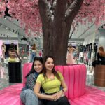 Abarnathi Instagram - Thangapulla alagupulla ammupulla chlmpulla bubblypulla #happybirthdaythangachipapa❤️️ 🥳 @0fficial__jyothy_joi ❤️😘 #birthday #birthdaygirl #sisters #celebrations #uae #uaelife #dubai🇦🇪 #abarnathijothi #abarnathi #selfie #selfiequeen #birthdaycelebration #sisterlove #faloodalovers #sisterhood #loveforever