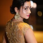 Abarnathi Instagram - Very much excited to post ma own makup pictures 🫠😝 Lens @eyeclickzstudio Designer @signature_by_bharathi Jewellery @kaya_online_ Hair stylist @toniandguyannanagar Stylist @signature_by_bharathi #selfmakup #saree #sareefashion #avalvikatanawards #instagood #todaypost #glitterlook #vikatanawards #abarnathi