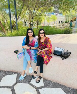 Abarnathi Instagram - Thangapulla alagupulla ammupulla chlmpulla  bubblypulla  #happybirthdaythangachipapa❤️️ 🥳 @0fficial__jyothy_joi ❤️😘 

#birthday #birthdaygirl #sisters #celebrations #uae #uaelife #dubai🇦🇪 #abarnathijothi #abarnathi #selfie #selfiequeen #birthdaycelebration #sisterlove #faloodalovers #sisterhood #loveforever