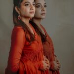 Abarnathi Instagram - ✌️shades of #abarnathi 🧡 : : : For movie #irugapatru❤️ #promotions Looking @thememoryboat Lens Retouch @atmaretouch ✨ Designer @signature_by_bharathi Mua @vyshalisundaram_hairstylist Stylist @diptidesai_official #starringyou #paris #anarkalisuits #traditional #trends #fashiontoday #irugapatru #promotion #abarnathi #cinema #viral #trending #salwar #instagram #today #post