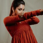 Abarnathi Instagram - N☄️☄️N post Looking @thememoryboat lens Costume designed by barathi’s @signature_by_bharathi Makeover @vyshalisundaram_hairstylist Stÿlist @diptidesai_official For #irugapatru movie #promotion #day #passion #anarkalisuits #instadaily