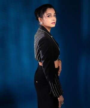 Abarnathi Instagram - S P A R K L I N G✨with B O S S Y energy🍷

Paparazzi @george_ferna_photography 
Designer @yamunaanddhruva 
Stylist @smitha_prakash19 
Mua @sharanyas_makeupartistry 
Jewellery @fineshinejewels 
Retouch @gowsigun_hlb 

#OOTD #fashioninspo #dailylook #style #styleblogger #stylediaries #whatiwore #instagram #instadaily #instaoutfit 
#todayimwearing #styleinspiration #stylegram #irugapatru❤️ #abarnathi #blazer #black #blacklove #artistsoninstagram #actress #fashiontrends #trendingnow #photoshoot #photooftheday #photographers #saturdayvibes