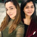 Abarnathi Instagram - Thangapulla alagupulla ammupulla chlmpulla bubblypulla #happybirthdaythangachipapa❤️️ 🥳 @0fficial__jyothy_joi ❤️😘 #birthday #birthdaygirl #sisters #celebrations #uae #uaelife #dubai🇦🇪 #abarnathijothi #abarnathi #selfie #selfiequeen #birthdaycelebration #sisterlove #faloodalovers #sisterhood #loveforever