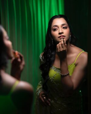 Abarnathi Instagram - 🍀🍀✨

Paparazzi @johnmadan_photography 
Stylist @smitha_prakash19 
Designer @diademstore.in 
Blouse @deepoodesigners.in 
Hairstylist @makeover_by_rubysharma 
Mua @noormakeup_mehndi 
Heels @zara 

#neon #neonvibes #jfwawards #sareelove #sareeindia #irugapatru❤️ #blessings #instadaily #instagram #today #trendingreels #trendingnow #poses #positivity #love #smile #abarnathi #fashionstyle