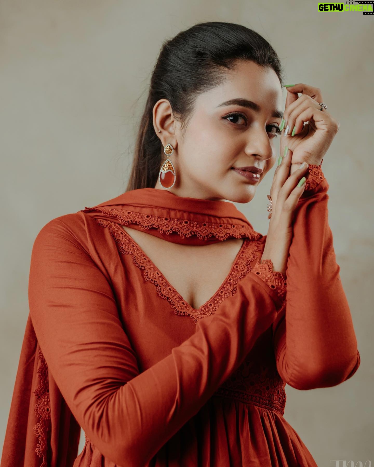 Abarnathi Instagram - 🧡 For movie irugapatru #promotions #irugapatru running successfully in cinemas now! Myfav #designer @signature_by_bharathi Looking @thememoryboat Lens Mua @vyshalisundaram_hairstylist Stylist @diptidesai_official #runningsuccessfullyintheatresnearyou #movie #abarnathi #irugapatru #photoshoot #anarkali #actress #cinema #passion #today #instapost #fashiondesginer #reelshair #promo #pose
