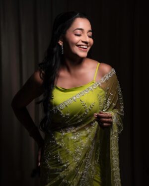 Abarnathi Instagram - 🍀🍀✨

Paparazzi @johnmadan_photography 
Stylist @smitha_prakash19 
Designer @diademstore.in 
Blouse @deepoodesigners.in 
Hairstylist @makeover_by_rubysharma 
Mua @noormakeup_mehndi 
Heels @zara 

#neon #neonvibes #jfwawards #sareelove #sareeindia #irugapatru❤️ #blessings #instadaily #instagram #today #trendingreels #trendingnow #poses #positivity #love #smile #abarnathi #fashionstyle