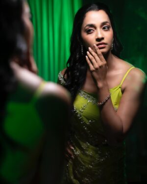 Abarnathi Instagram - 🍀🍀✨

Paparazzi @johnmadan_photography 
Stylist @smitha_prakash19 
Designer @diademstore.in 
Blouse @deepoodesigners.in 
Hairstylist @makeover_by_rubysharma 
Mua @noormakeup_mehndi 
Heels @zara 

#neon #neonvibes #jfwawards #sareelove #sareeindia #irugapatru❤️ #blessings #instadaily #instagram #today #trendingreels #trendingnow #poses #positivity #love #smile #abarnathi #fashionstyle