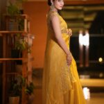Abarnathi Instagram - Very much excited to post ma own makup pictures 🫠😝 Lens @eyeclickzstudio Designer @signature_by_bharathi Jewellery @kaya_online_ Hair stylist @toniandguyannanagar Stylist @signature_by_bharathi #selfmakup #saree #sareefashion #avalvikatanawards #instagood #todaypost #glitterlook #vikatanawards #abarnathi
