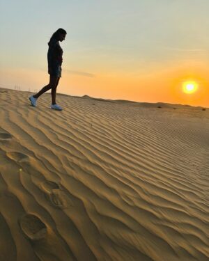 Abarnathi Instagram - Desert 🐪 sunset 🏜️ pure magic ✨ 

Pic courtesy my love @0fficial__jyothy_joi 😘 

#uae #lovelakedubai #lovelake #abarnathi #sisters #dubai #desert #desertsafari #desertdubai🐫☀️🇦🇪❤️ #flamigolakedubai #vacation #2024