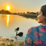 Abarnathi Instagram - Desert 🐪 sunset 🏜️ pure magic ✨ Pic courtesy my love @0fficial__jyothy_joi 😘 #uae #lovelakedubai #lovelake #abarnathi #sisters #dubai #desert #desertsafari #desertdubai🐫☀️🇦🇪❤️ #flamigolakedubai #vacation #2024