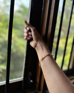 Abarnathi Instagram - 🌹✨

#candidclicks #sareelove #tamilactress #abarnathi

Bracelet✨ @anscollection7