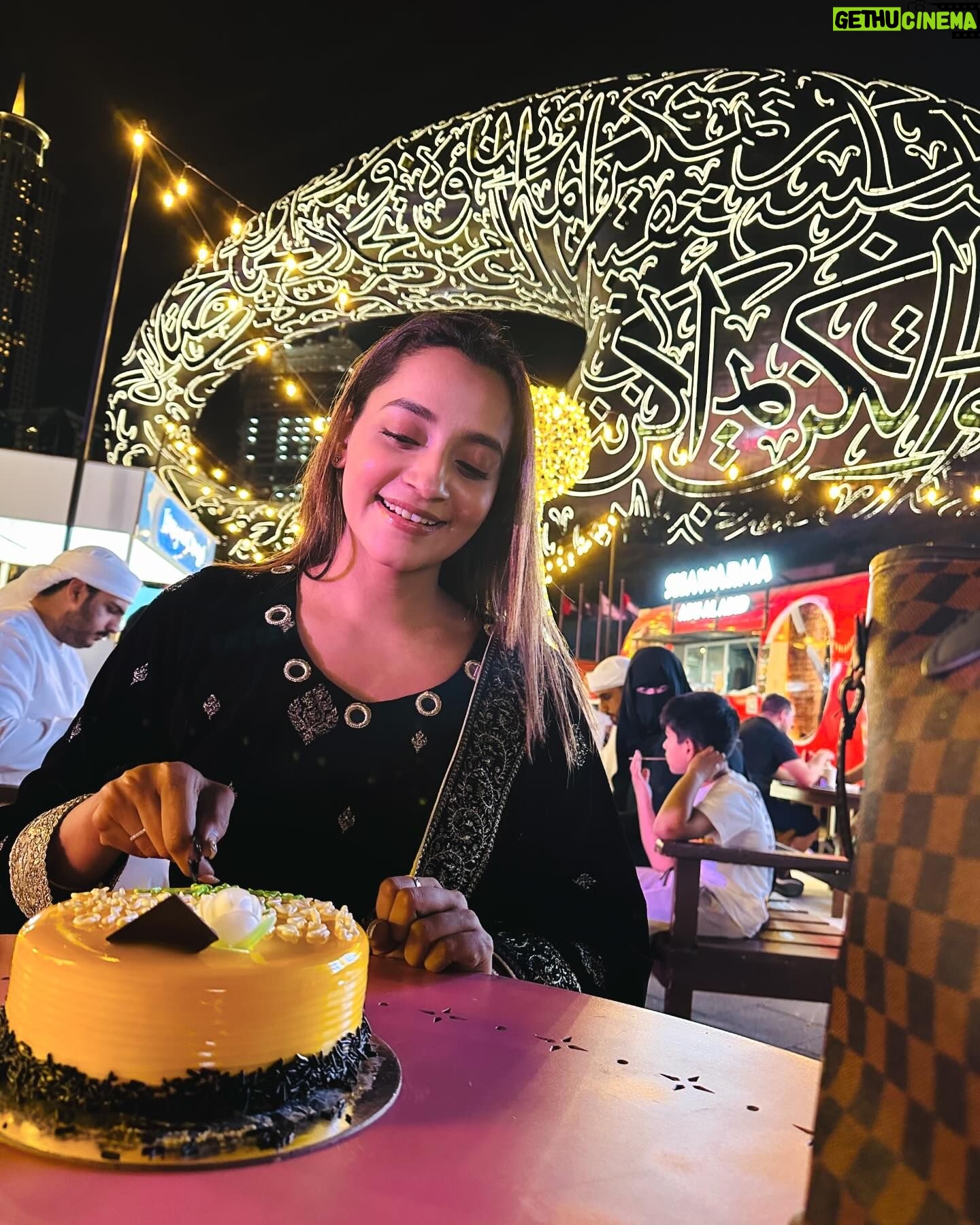 Abarnathi Instagram - Sparkle ✨ shine ✨ 2023—>2024 ✨ #insta #instagram #instamood #dubai #uae #musuemofthefuture #sisterlove #abarnathi #dubai🇦🇪 #dubaimall #sisterslove #burjkhalifa #vacation #irugapatru #abarnathi #habibi #habibidubai🇦🇪 #jumeirah #burjikalifadubai #positivevibes #2024 #mydreamtrip #withmysis