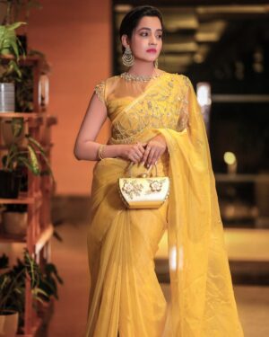 Abarnathi Instagram - 🥂✨

Lens @eyeclickzstudio 
Desginer @signature_by_bharathi 
Jewellery @kaya_online_ 
Hairstylist @toniandguyannanagar 
Heels @skinfootwear 
Stylist @signature_by_bharathi 

#sareefashion #goldensarees #instagram #instadaily #avalvikatan #avalvikatanawards #irugapatru #abarnathi