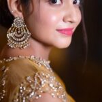 Abarnathi Instagram - Touched by golden ✨magic 🪄 Diwali 🪔 vibes ✨✨ ✨✨✨✨✨✨✨✨✨✨ #avalvikatanawards #vikatan #vikatancinemavirudhugal ✨✨✨✨✨✨✨✨✨✨ Lens @eyeclickzstudio 📸 Designer @signature_by_bharathi ✨ Stylist @signature_by_bharathi 🪄 Jewellery @kaya_online_ 💎 Mua @abarnathi_6ya 😬 me 😷 Hair stylist @toniandguyannanagar 💆‍♀️ Heels @skinfootwear 👡 #goldensaree #avalvikatanawards #sareelove #abarnathi #irugapatru #goldenmagic #reels #reelsinstagram #instafashion #earrings #trendingreels #trending
