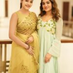 Abarnathi Instagram - Pavithra mets Divya Now streaming on #netflix ❤️ @irugapatru Smiling towards @eyeclickzstudio lens Designer @signature_by_bharathi Stylist @diptidesai_official Mua @noormakeup_mehndi #irugapatru #ott #couple #love #abarnathi #saniyaiyappan