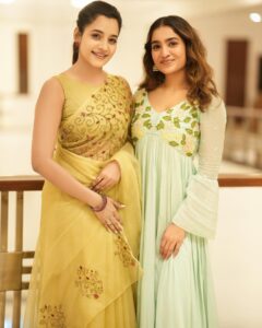 Abarnathi Instagram - Pavithra mets Divya Now streaming on #netflix ❤️ @irugapatru Smiling towards @eyeclickzstudio lens Designer @signature_by_bharathi Stylist @diptidesai_official Mua @noormakeup_mehndi #irugapatru #ott #couple #love #abarnathi #saniyaiyappan