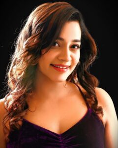 Abarnathi Instagram - I’m cool as a cucumber ☂️ 📸 @k_rajasekaran 💜 @luxxmakeover #avalvikatan #vikatan #vikatanmagazine #irugapatru #abarnathi