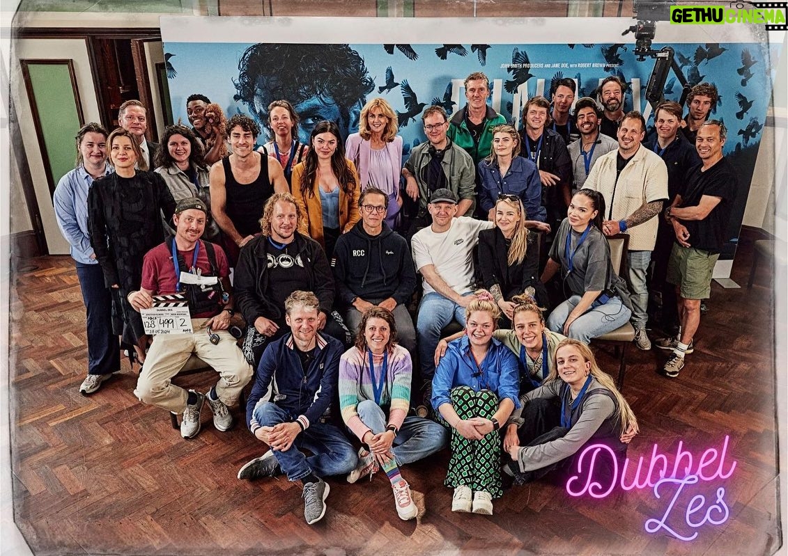 Abbey Hoes Instagram - Met tranen in mijn ogen op het vliegveld, want dit mooie avontuur is voorbij. Van tevoren nooit verwacht dat dit zou lopen zoals het is gelopen. Ik ben onwijs trots op iedereen die zo keihard heeft gewerkt aan deze film; dagen & nachten door knallen, maar iedereen bleef lief. Elke dag. Bewonderenswaardig. Dit is niet de eerste en zeker niet de laatste post hierover. Life is a romcom and I had the best time. 🥹❤️ #littleemokid @dubbelzesdefilm