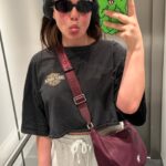 Abbey Hoes Instagram - Het is de maand mei, ik ben bijna 30, ik heb 1 pretzel, net 10 kilometer gewandeld en 40 lift selfies. 👍🧡🍊🫶