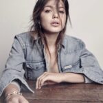Abbey Hoes Instagram - Baby Abbey dacht effe model te gaan lopen zijn, swipe voor een vrij accuraat beeld van wie bijna 30 Abbey absoluut is (sorry, maar wie zijn die andere 9 meiden??🤡)