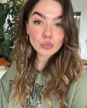 Abbey Hoes Instagram - Een week van duckfaces, voornamelijk 1 trui dragen (oké dat is al 2 weken zo…), liefste mensen, de eerste rosétjes in de ZON!! Beetje brak zijn & happy places