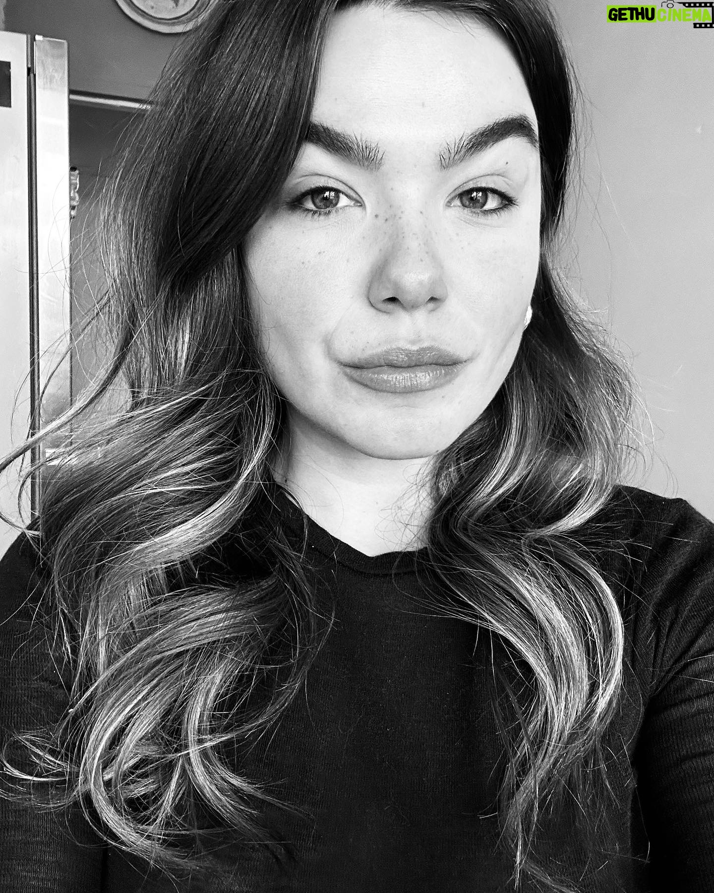 Abbey Hoes Instagram - Een week van duckfaces, voornamelijk 1 trui dragen (oké dat is al 2 weken zo…), liefste mensen, de eerste rosétjes in de ZON!! Beetje brak zijn & happy places