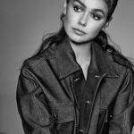 Abbey Hoes Instagram – Baby Abbey dacht effe model te gaan lopen zijn, swipe voor een vrij accuraat beeld van wie bijna 30 Abbey absoluut is (sorry, maar wie zijn die andere 9 meiden??🤡)