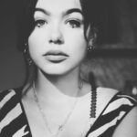 Abbey Hoes Instagram - Baby Abbey dacht effe model te gaan lopen zijn, swipe voor een vrij accuraat beeld van wie bijna 30 Abbey absoluut is (sorry, maar wie zijn die andere 9 meiden??🤡)