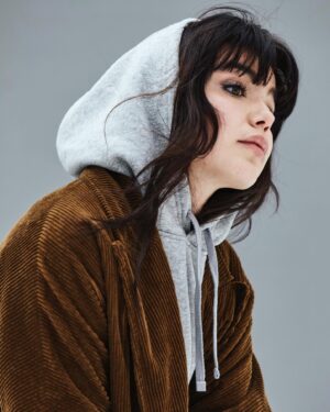 Abbey Hoes Instagram - Baby Abbey dacht effe model te gaan lopen zijn, swipe voor een vrij accuraat beeld van wie bijna 30 Abbey absoluut is (sorry, maar wie zijn die andere 9 meiden??🤡)