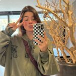 Abbey Hoes Instagram - Een week van duckfaces, voornamelijk 1 trui dragen (oké dat is al 2 weken zo…), liefste mensen, de eerste rosétjes in de ZON!! Beetje brak zijn & happy places