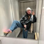 Abbey Hoes Instagram - De verschillende stages van een nachtshoot 🎬🍿 1. Here we goooooo, 23:00 2. Lekker gekke meid 3. “Ik ga sowieso red bull nodig hebben” 4. Na 04:00 weer thuis en het was de laatste dag aka ik heb een bloemetje en drank gekregen en ik ben WAKKER #fml 5. Ik kon niet slapen, dus op de bank gaan liggen, TV gekeken, 2 uur geslapen, verrot 6. MATCHA 7. Oh wow ik ben onverslaanbaar, ik ben een robot, ik ben een supermens! Ik kan gewoon op 2 uur slaap functioneren, ik kleed me aan, ik ga door het bos wandelen, dit wordt een topdag 8. Koorts, terug op de bank Hahahaha, fijne dag lieve mensen 💘