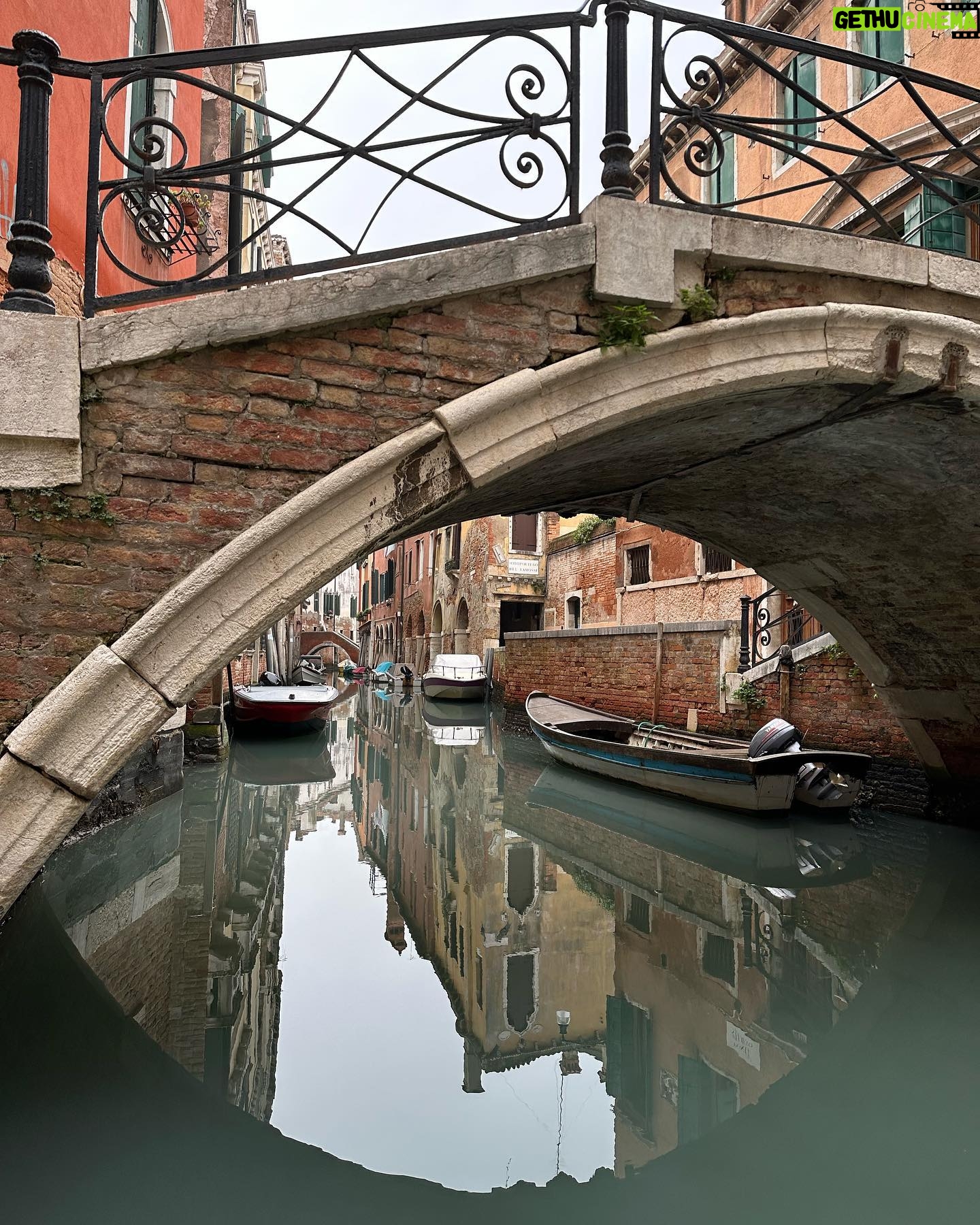 Abbey Hoes Instagram - Even een paar roadtrip flashback foto’s want is er nou eigenlijk iets echt leuker dan nieuwe plekken ontdekken??? 🫰Wie heeft er weleens deze don gedronken??🫰 #roadtrip #venetie #italië #spanje