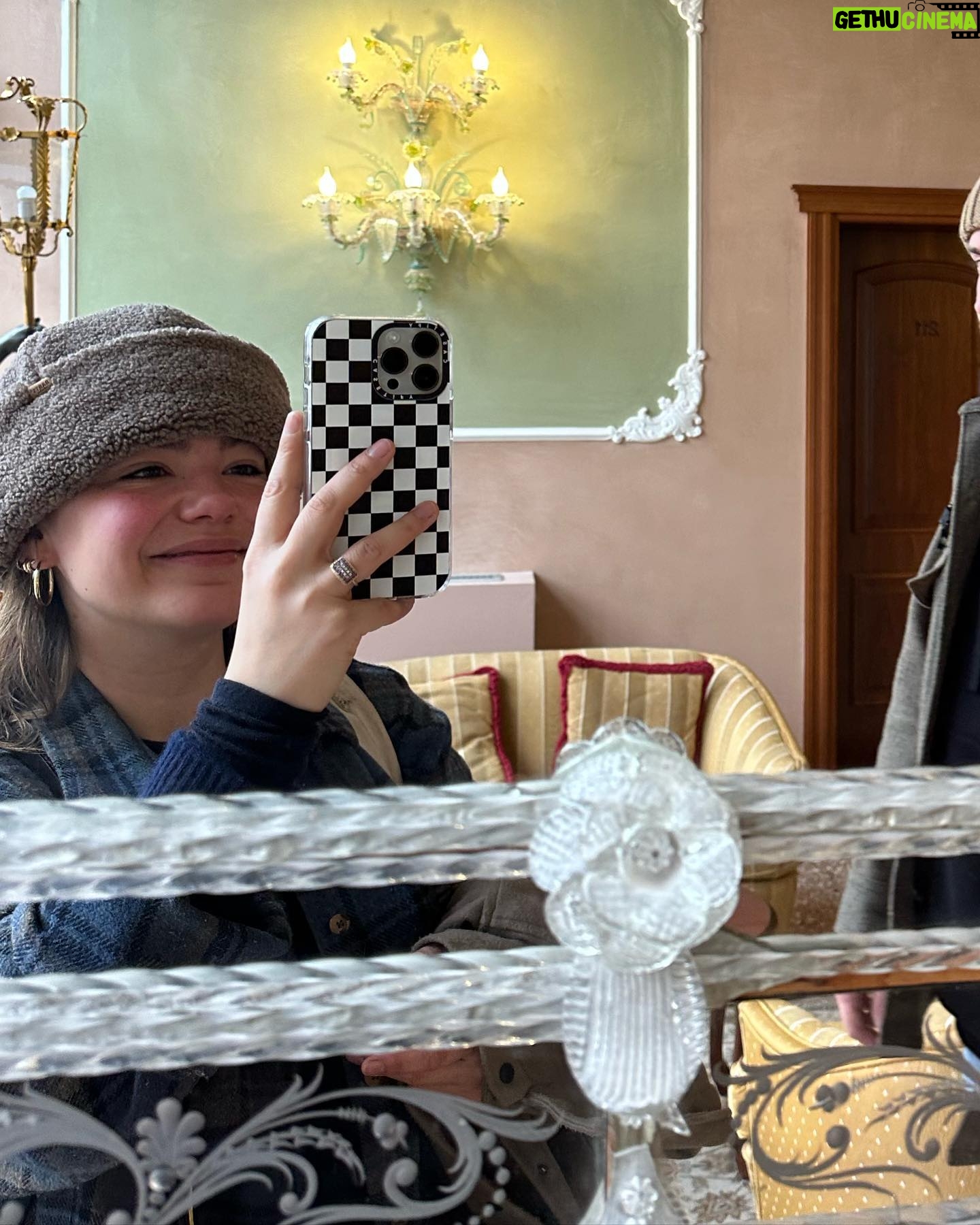 Abbey Hoes Instagram - Even een paar roadtrip flashback foto’s want is er nou eigenlijk iets echt leuker dan nieuwe plekken ontdekken??? 🫰Wie heeft er weleens deze don gedronken??🫰 #roadtrip #venetie #italië #spanje