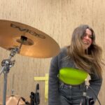 Abbey Hoes Instagram – Drum lessies progress, haha, zoveel plezier maken met mijn lief ❤️❤️❤️❤️❤️🫶🤘🙈 #newhobby
