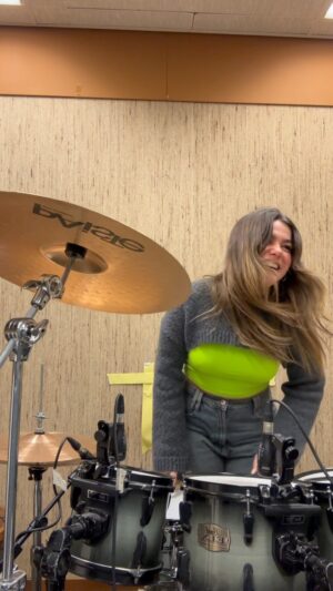 Abbey Hoes Instagram - Drum lessies progress, haha, zoveel plezier maken met mijn lief ❤️❤️❤️❤️❤️🫶🤘🙈 #newhobby