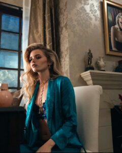 Abbey Lee Instagram - Delly West is all yours now 💘 only one place to find her… @netflix