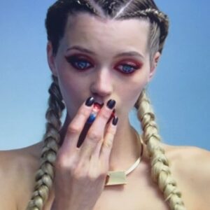 Abbey Lee Instagram - Happy Halloween weirdos 👁️🩸
.
NEON DEMON 2016  @amazonstudios