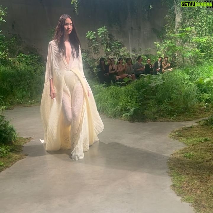 Abbey Lee Instagram - π @gucci π @sabatods πππΌππΌ LIKE LITTLE NYMPH GUCCI ANGELS WALKING THROUGH A SECRET GARDEN ππ§πΌββοΈππΌπ #guccicruise25 ππ π π π Glam π Make up - @monaleannemakeup π Hair - @alipirzadeh π Hair colour - @karlycerrone π