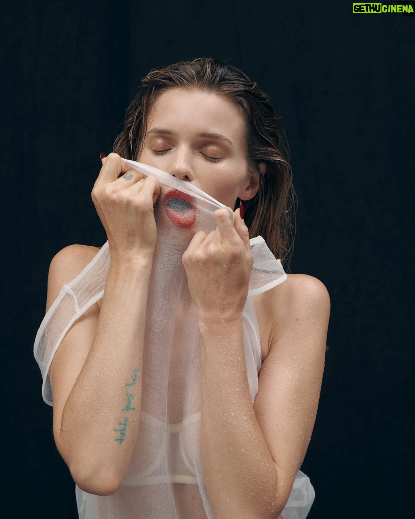 Abbey Lee - 8.2K Likes - @LoveWant September issue wearing @chanel.beauty
ā¤ļø
Photographed by @PaolaKudacki
Styled by @tracey_nicholson
Hair by @tomomiroppongi
Makeup by @ciaradoesmakeup
Manicure by @jennynails
Words by @_kathryncarter
Set design by @lyndonogbourne
Lighting assistant @hsburner
Location @alvastudios
Special thanks @bartcelestino @nextmodels @kirrillysams