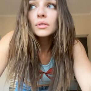 Abbie Chatfield Instagram - Here’s a little insight into my Spotify DJ xxx what’s ur fav?